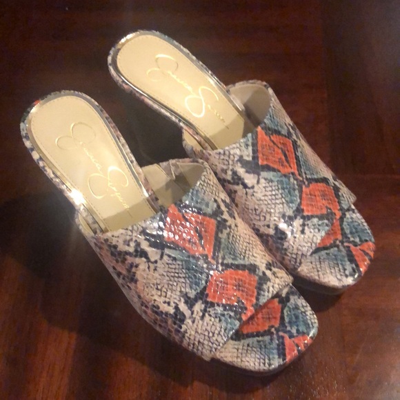 Jessica Simpson 👠 - Picture 2 of 5